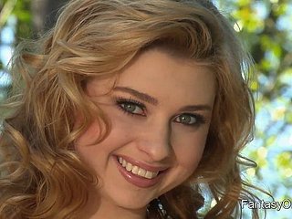 Molly Bennett - Striptease Et masturba