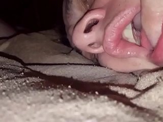 Đôi môi béo tự nhiên tuyệt vời nhận được rất nhiều kiêm khi cô ấy p. Biên soạn Hotsquirtcouple.