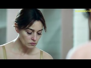 Monica Bellucci nago piersi i sutki w Ville-Marie filmu