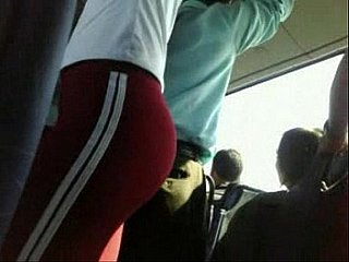 Pan Voyeur - Gostosa doll-sized ônibus