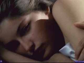 かわいいブルネット・ラティティア・カスタはセックスを抱きしめています