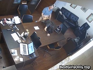 Russische baas neukt secretaris op kantoor op Thick as thieves Cam