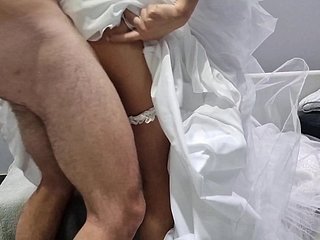 Cuckold mengawasi malam pernikahan istri