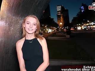 วัยรุ่นผมบลอนด์เยอรมันน่ารักมีหัวนมเล็ก ๆ ที่ Fuckdate จริง