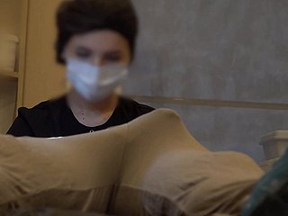 Ausbuchtungsschwanzblitz bei einem Kosmetikertermin