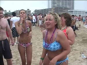 벌거 벗은 매춘부 해변 파티 산책