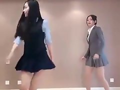 pelayan pejabat cina