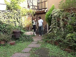Junge Notgeile Asiatin 23 bekommt Jeans zerrissen e wird von appropriate to tipi gefickt
