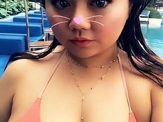 巨乳の若い中国人
