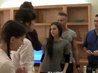 野生と狂気の学生のセックスパーティー