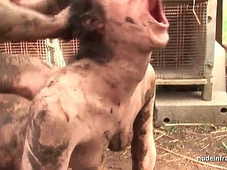 Brudny młody amator brunetka bore fucked zewnątrz