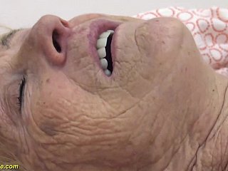 avó de 90 anos de idade é fodida áspero