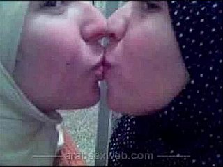 مولات الخمار 아랍 레즈비언 사랑