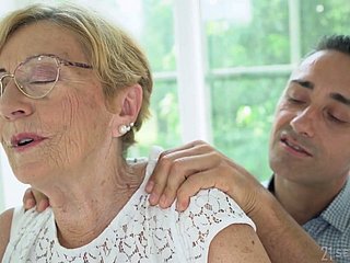 Ältere nuttig Hausfrau Malya ist stocherte Hündchen nach einem richtigen blowjob
